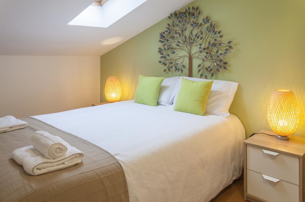Contemporary Lisbon Apartment In Historical Chiado Ngoại thất bức ảnh