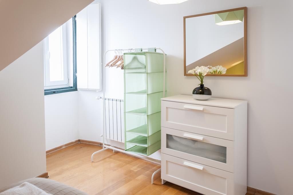 Contemporary Lisbon Apartment In Historical Chiado Ngoại thất bức ảnh