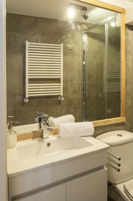 Contemporary Lisbon Apartment In Historical Chiado Ngoại thất bức ảnh